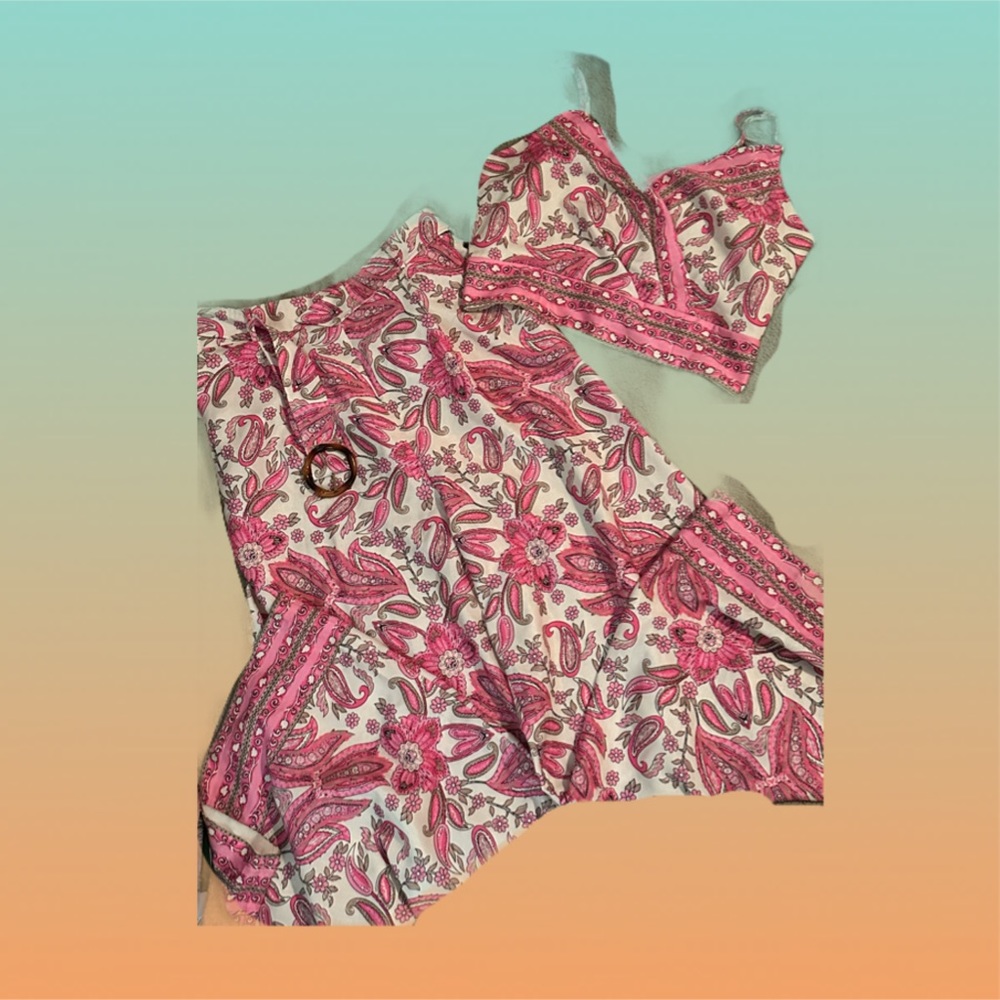 Two piece pink paisley set women’s used excellent condition worn once summer set